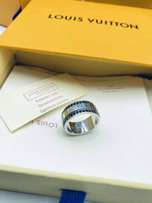 Picture of LV Ring _SKULVring02cly3212875